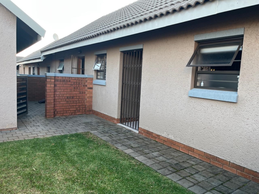 To Let 2 Bedroom Property for Rent in Heuwelsig Free State